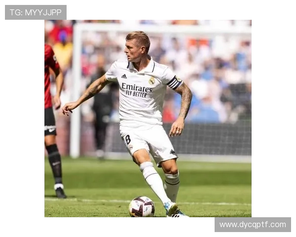 祖比门迪 vs 托尼·克罗斯:后场出球结构与精度差异解析 祖比门迪 vs 托尼·克罗斯:后场出球结构与精度差异解析