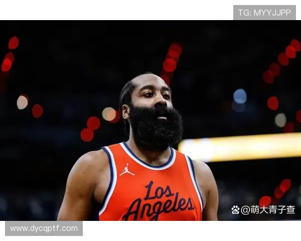 比尔利用突破创造投篮空间，关键时刻得分效率优于哈登