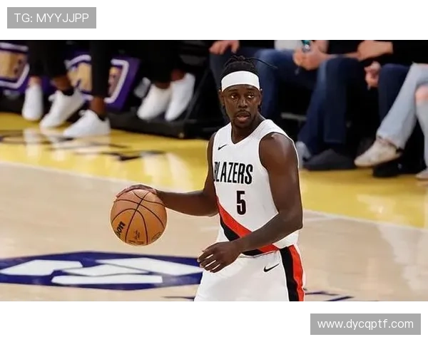 霍勒迪无球跑动制造错位，防守效率领跑后卫